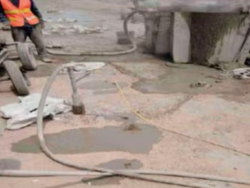 金波乡水泥混凝土路面板底注浆技术 路面脱空注浆整治方案